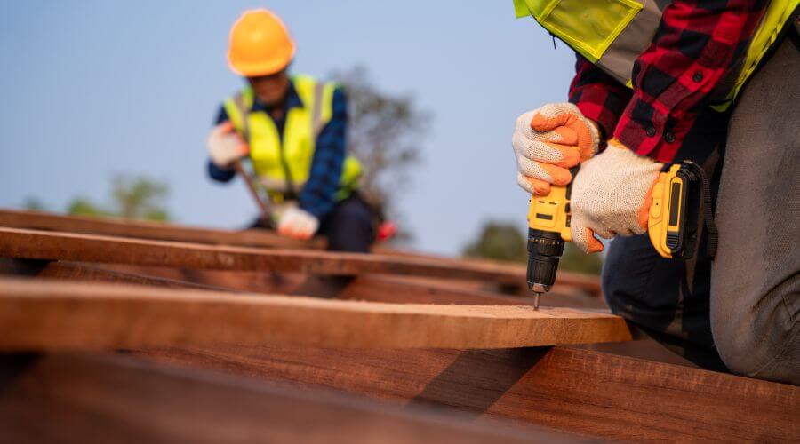 Professional gutter cleaning in Starbuck, WA